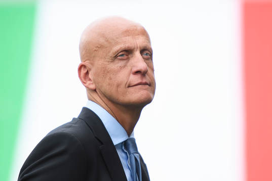 Pierluigi Collina innan finalen i Champions League mellan
