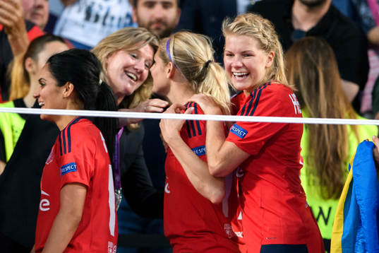 Lyons Ada Hegerberg jublar