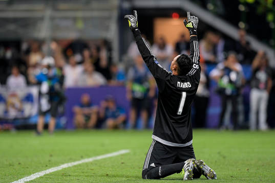 Real Madrids målvakt Keylor Navas jublar