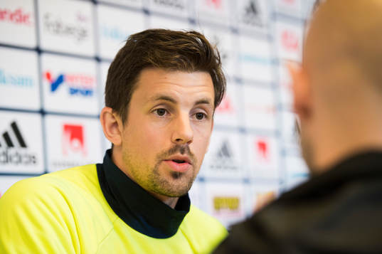 Johannes Hopf pratar med media i mixed zone