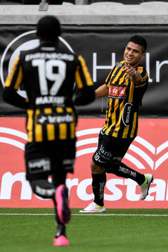 Häckens Paulo de Oliveira jublar