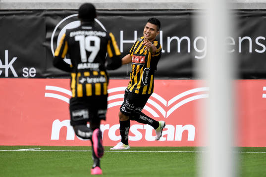 Häckens Paulo de Oliveira jublar