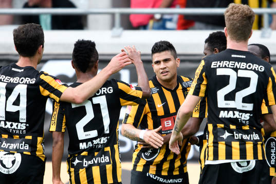 Häckens Paulo de Oliveira jublar