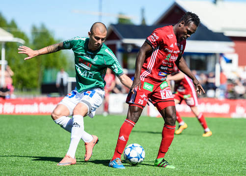 s Carlos Garcia Ambrosiani och Piteå:s Tetteh Komey