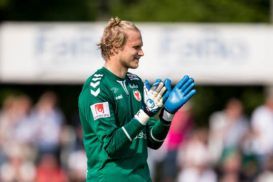 Kalmars målvakt Ole Söderberg jublar