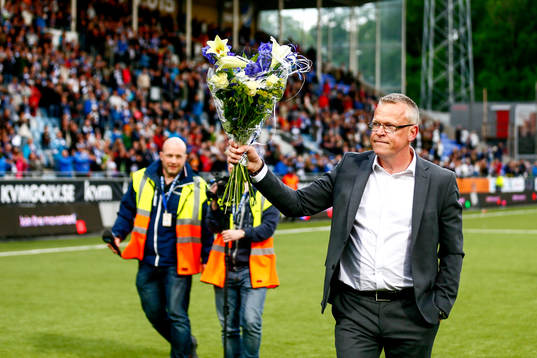Norrköpings manager Janne Andersson tackar publiken