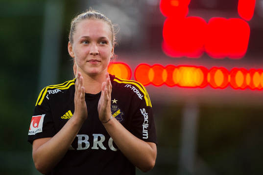 s Elin Sjölander efter  fotbollsmatchen i Elitettan mellan AIK och Älta den 3 juni 2016 i Stockholm.