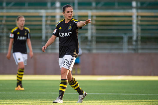 s Kristine Mangasaryan under fotbollsmatchen i Elitettan mellan AIK och Älta den 3 juni 2016 i Stockholm.