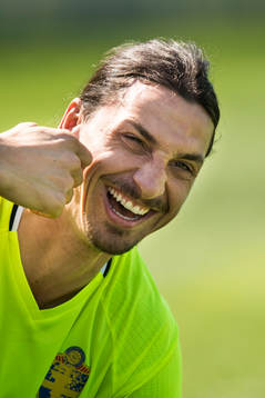 Zlatan Ibrahimovic skrattar