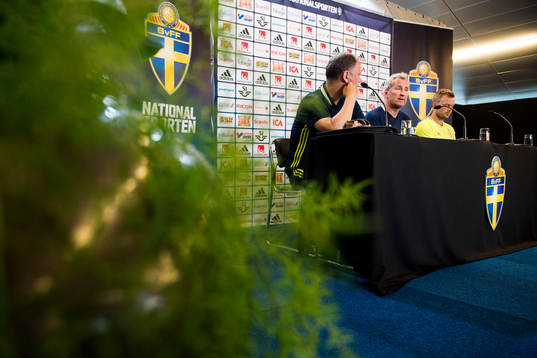 Bla gjennom flere bilder av Fotboll, Sverige, Presskonferens 