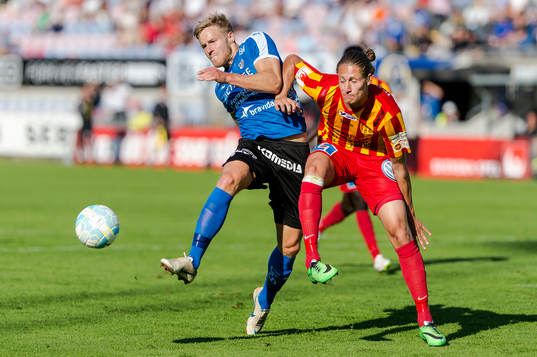 Halmstads Alexander Ruud Tveter och Syrianskas Felix Michel