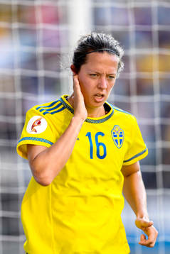 Sveriges Lina Nilsson tar sig för huvudet