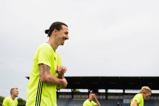 Zlatan Ibrahimovic skrattar