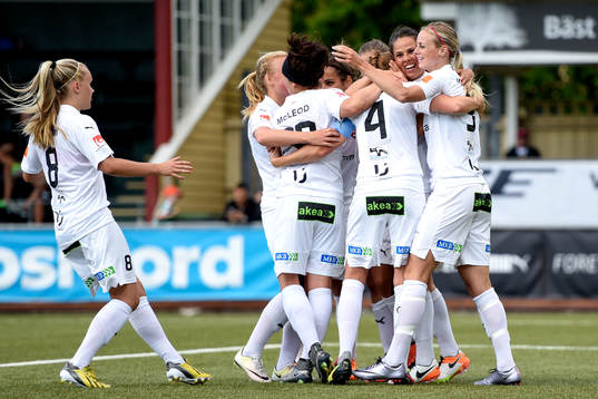 Rosengårds Sara Björk Gunnarsdottir och Amanda Ilestedt jublar efter 1-0 av Emma Berglund