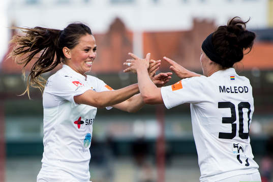 Rosengårds Sara Björk Gunnarsdottir jublar med att Ella Masar som gjort 3-0