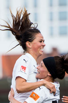 Rosengårds Sara Björk Gunnarsdottir jublar med att Ella Masar som gjort 3-0