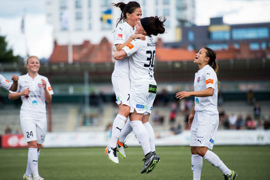 Rosengårds Sara Björk Gunnarsdottir jublar med att Ella Masar som gjort 3-0