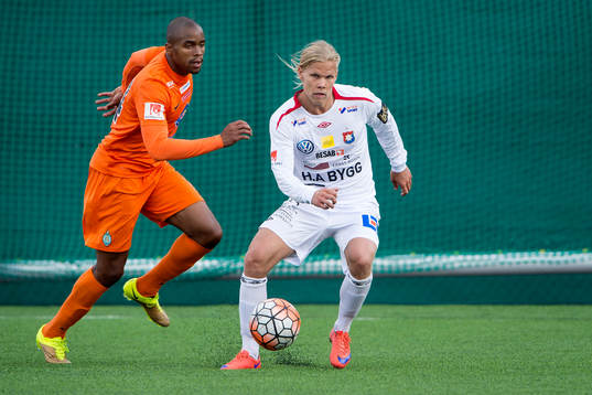 Örgrytes Anton Henriksson och Athletics Tristan Bowen