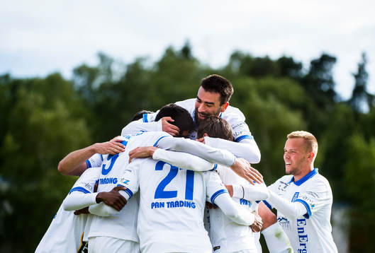 Akropolis spelare jublar efter 2-1 mål av Luca Gerbino Polo 