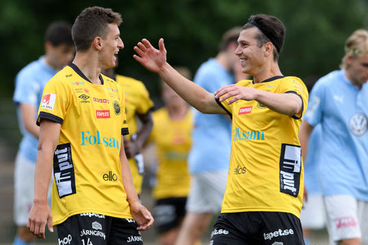 Elfsborgs Arian Kabashi jublar ihop med Mattias Özgün