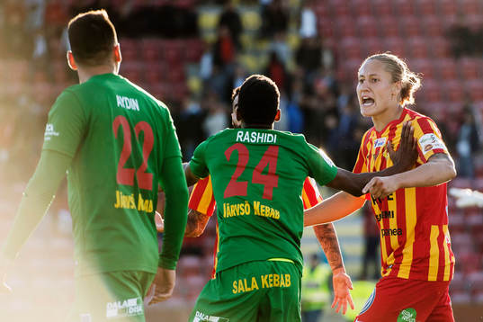 Syrianskas Felix Michel och Mirkan Aydin grälar