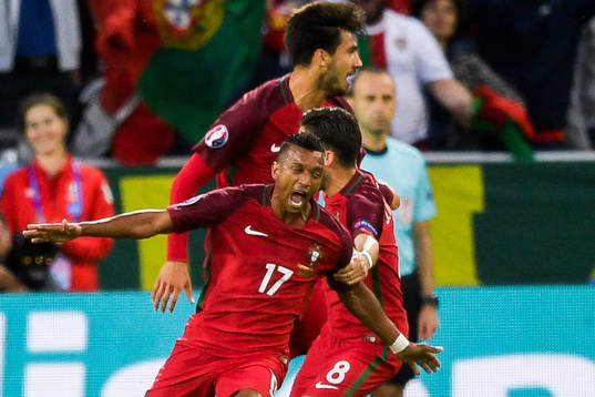 Portugals Nani jublar