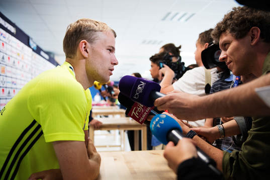Oscar Lewicki vid Sveriges fotbollslandslags pressträff