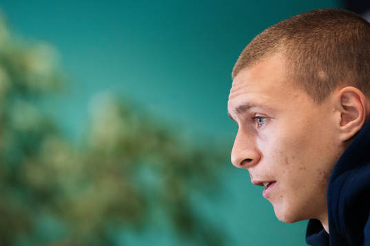 Victor Nilsson Lindelöf vid Sveriges fotbollslandslags pressträff