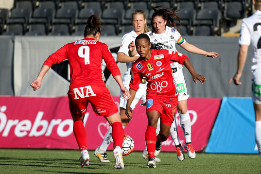 Örebros Ogonna Chukwudi och Piteås Josefin Johansson