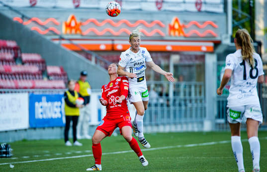 Örebros Melissa Tancredi och Piteås Emelie Lövgren