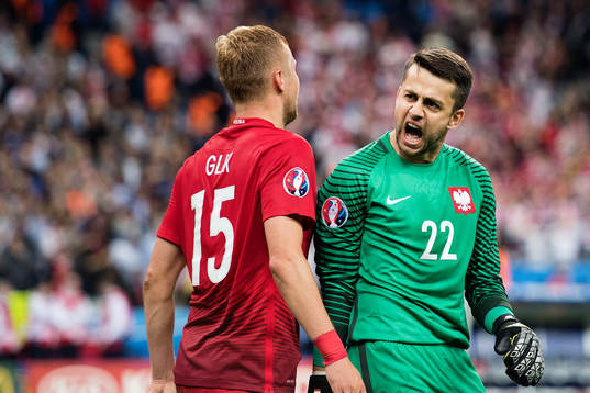 Polens målvakt Lukasz Fabianski och Kamil Glik jublar efter fotbollsmatchen mellan Tyskland och Polen