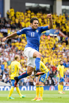 Italiens Eder jublar efter sitt 1-0 mål i fotbollsmatchen mellan Italien och Sverige
