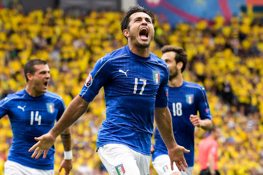 Bla gjennom flere bilder av Fotbolls-EM 2016, dag 8, Italien - Sverige