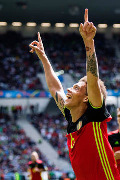 Belgiens Axel Witsel gör 2-0 och jublar i fotbollsmatchen mellan Belgien och Irland