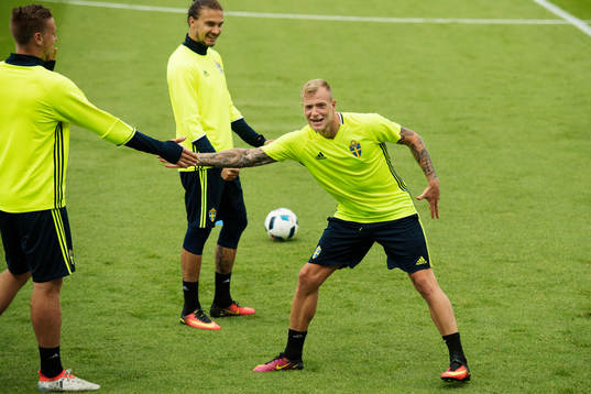 Pontus Jansson, Erik Johansson och John Guidetti på Sveriges fotbollslandslags träning