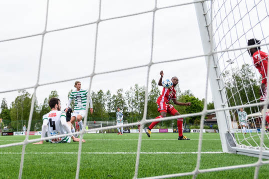 s Akeil Barrett missar öppetmål i slutet av matchen under fotbollsmatchen i division 1 norra mellan Piteå och Västerås den 19 juni 2016 i Piteå.