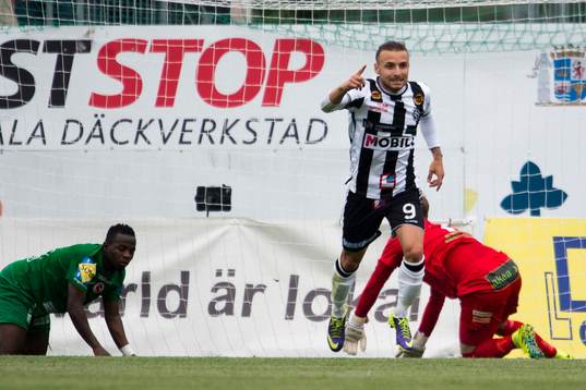 Landskronas Filip Pivkovski jublar efter 2-0 målet