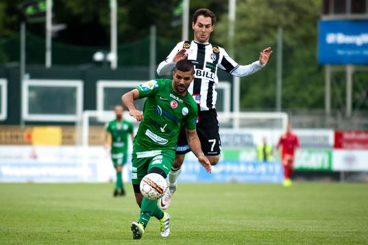 Landskronas Alexander Tkacz jagar Prespas Bovar Karim