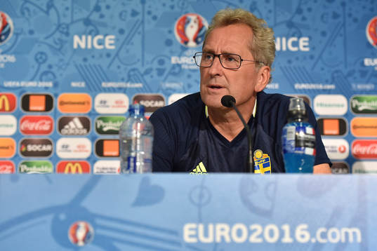 I denna handout-bild från UEFA ses förbundskapten Erik Hamrén på Sveriges fotbollslandslags presskonferens