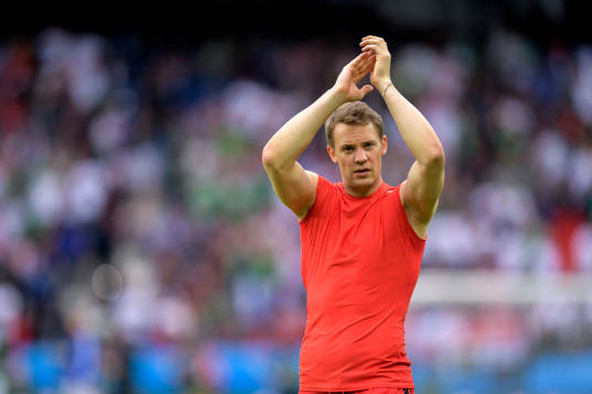 Tysklands målvakt Manuel Neuer jublar efter fotbollsmatchen mellan Nordirland och Tyskland