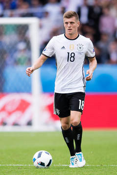 Tysklands Toni Kroos i fotbollsmatchen mellan Nordirland och Tyskland