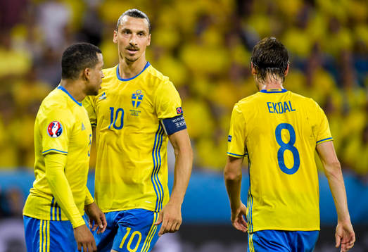 Sveriges Martin Olsson, Zlatan Ibrahimovic och Albin Ekdal i fotbollsmatchen mellan Sverige och Belgien