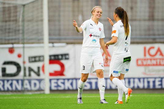 Rosengårds Amanda Ilestedt och Sara Björk Gunnarsdottir jublar