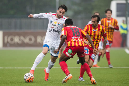 Örgrytes Dardan Mustafa utmanar Syrianskas Success Nwousu