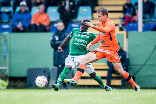 Varbergs Elias Andersson och Ljungskiles Yussif Chibsah