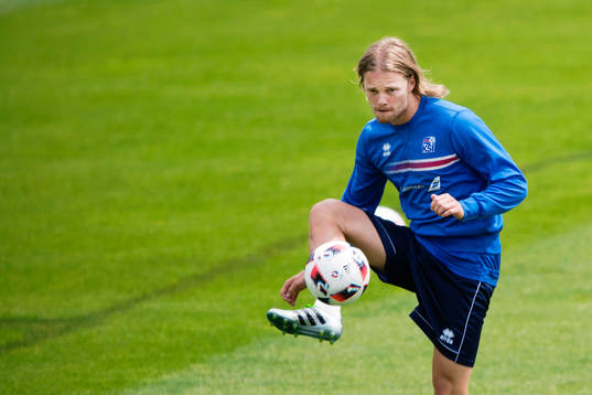 Birkir Bjarnason på Islands fotbollslandslags träning