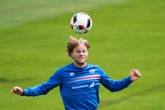 Birkir Bjarnason på Islands fotbollslandslags träning