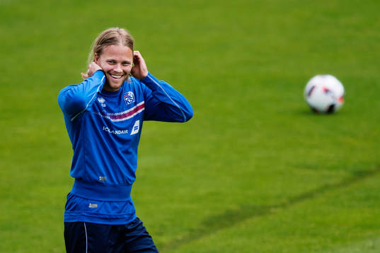 Birkir Bjarnason på Islands fotbollslandslags träning