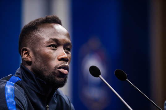 Bacary Sagna på Frankrikes fotbollslandslags presskonferens