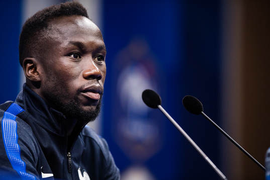 Bacary Sagna på Frankrikes fotbollslandslags presskonferens